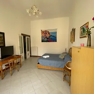 house-tommy.hotelitalianriviera.com/